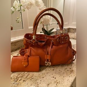 MICHAEL KORS DESIGNER HANDBAG WITH MATCHING WALLET